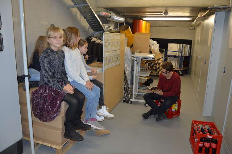 Vorlesen im Abstellraum