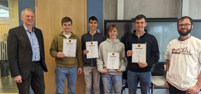 Gruppenbild des besten WGG Teams beim Bolyai-Wettbewerb